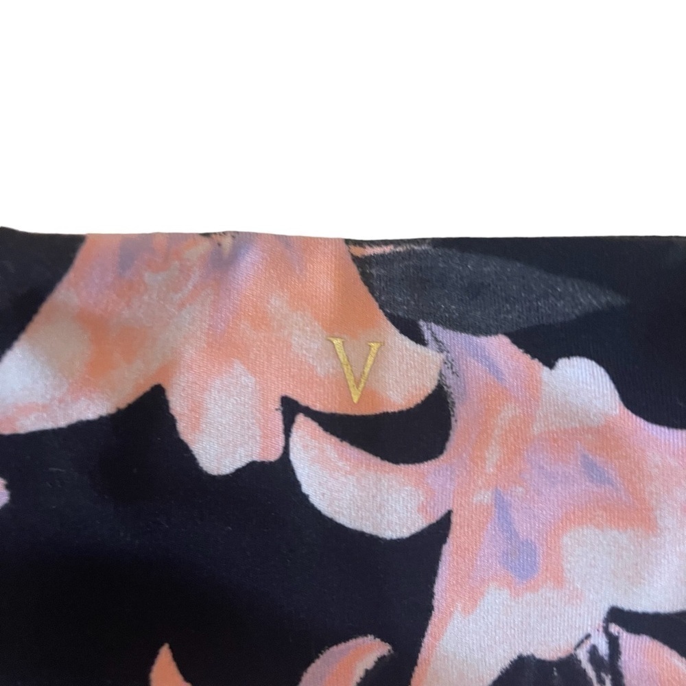 VICTORIAS SECRET Incredible Essentials Floral Print Side Lace Leggings - Picture 4 of 7